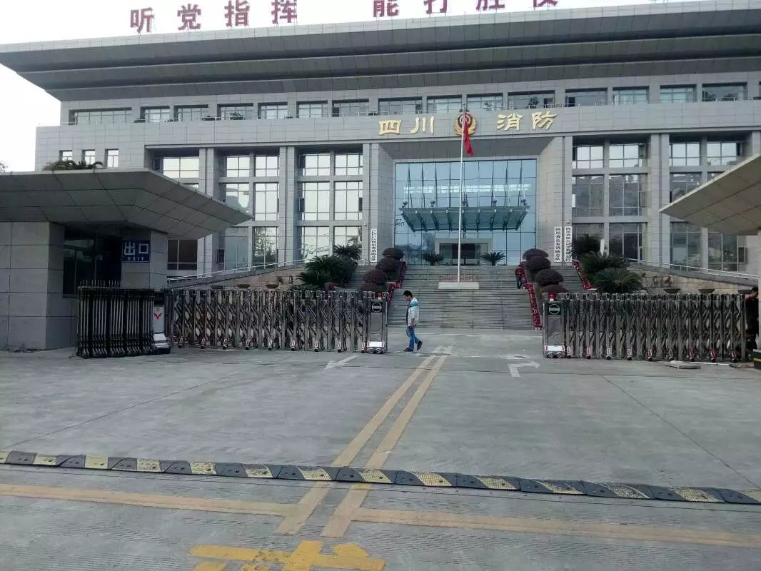 厦门厦门四川消防总队伸缩门